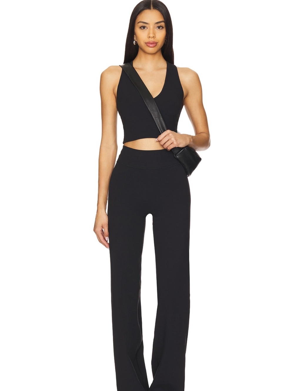 437 the essential pant in black